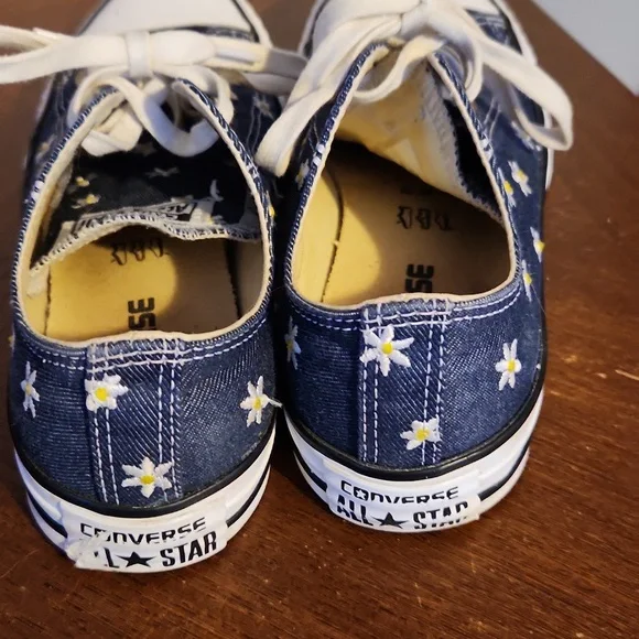 Daisy Converse - Picture 2 of 4